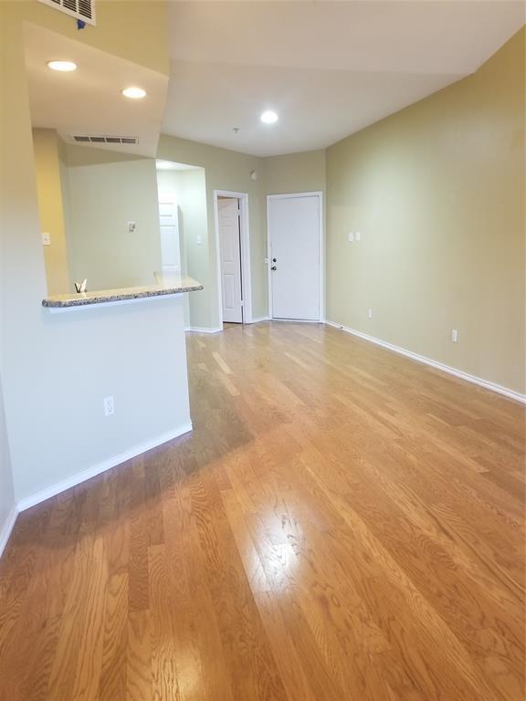 Foto del edificio - 4104 N Hall St