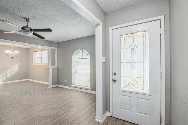 Foto del edificio - 23115 Canyon Lake Dr