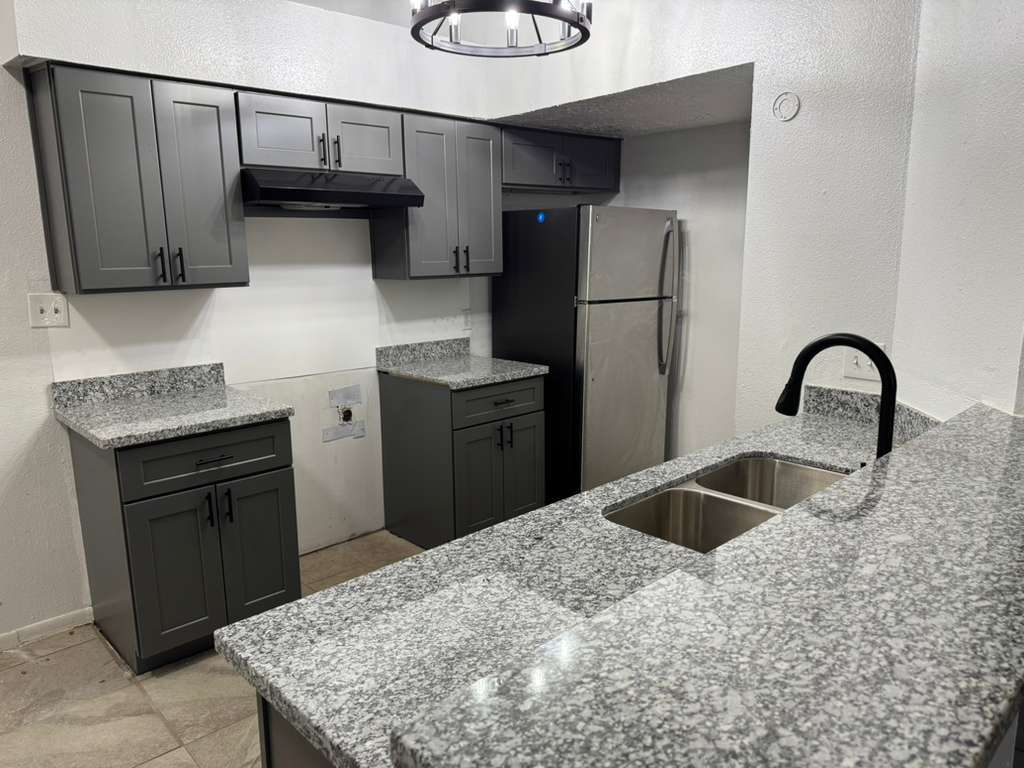Foto principal - 12347 W Village Dr