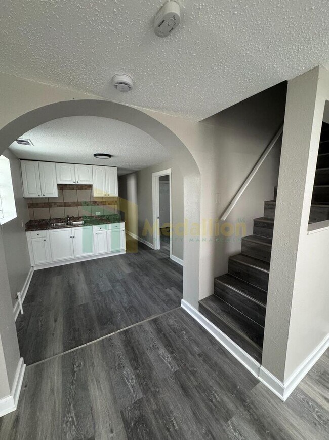 Foto del edificio - Beautifully Remodeled 4BR/2BA Home with Sp...