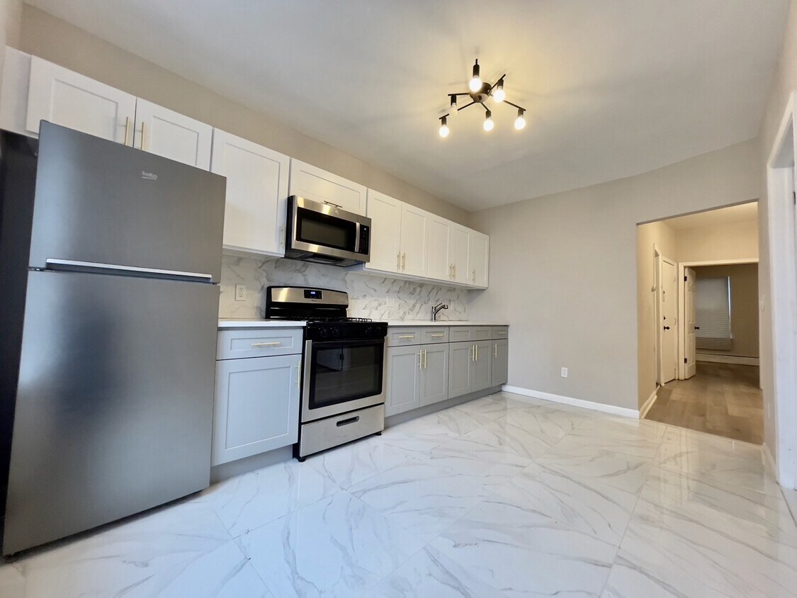 Primary Photo - 1090 Avenue C