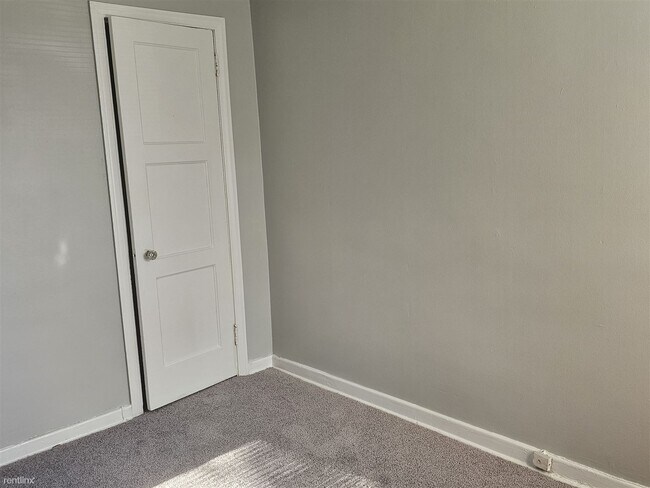 Foto del edificio - 2 br, 1 bath Duplex - 19735 Meyers Rd 1973...