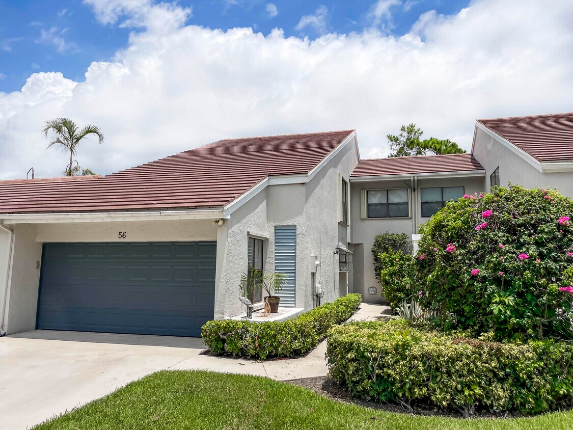 Foto principal - 56 Edinburgh Dr
