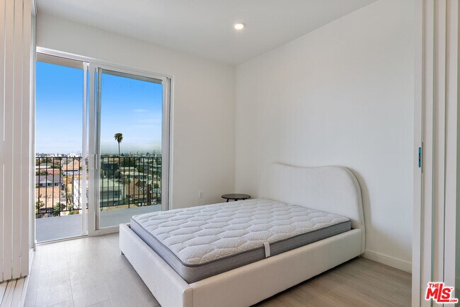 Foto del edificio - 1124 Normandie Ave