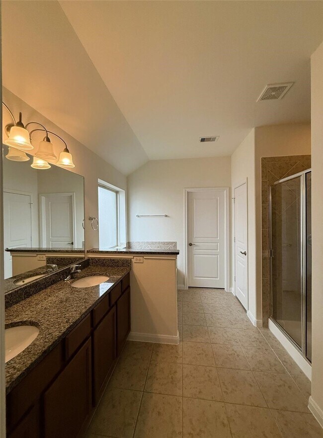 Building Photo - 22646 Triangle Ridge Dr