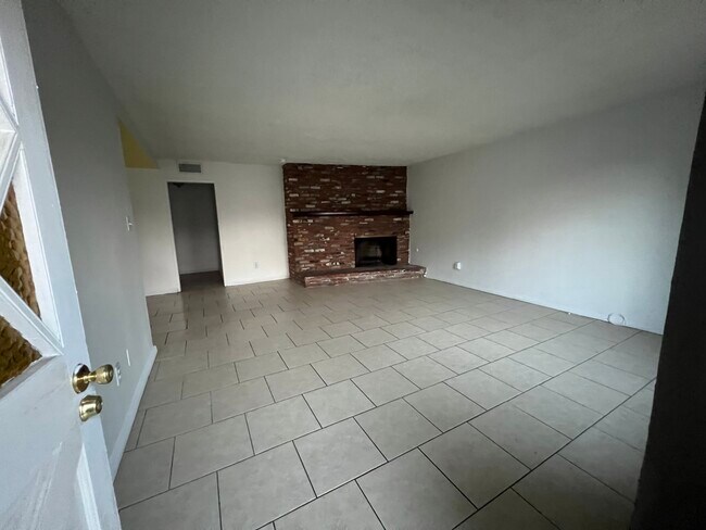 Foto del edificio - 8145 Garden View Ave