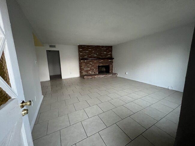 Building Photo - 8145 Garden View Ave