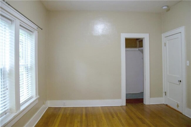 Building Photo - 601 Forest Ave