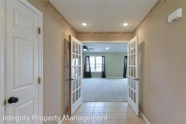 Building Photo - 5 br, 3 bath House - 429 Eastlawn