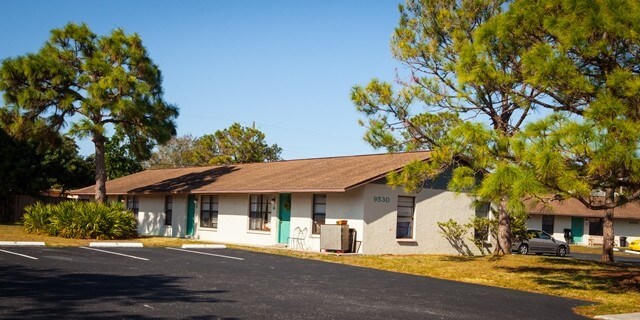 Primary Photo - 9562 Lynn Ln