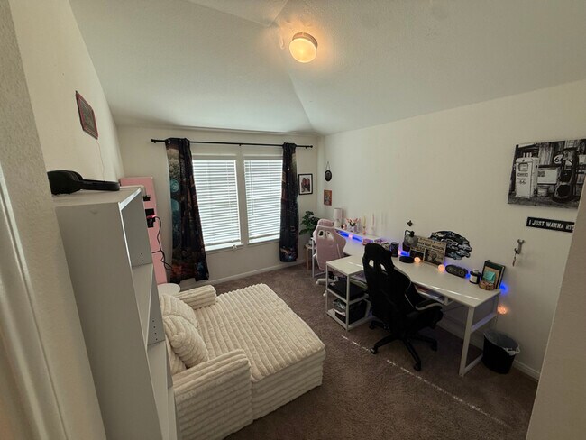 Building Photo - 9802 Tarabon Cv