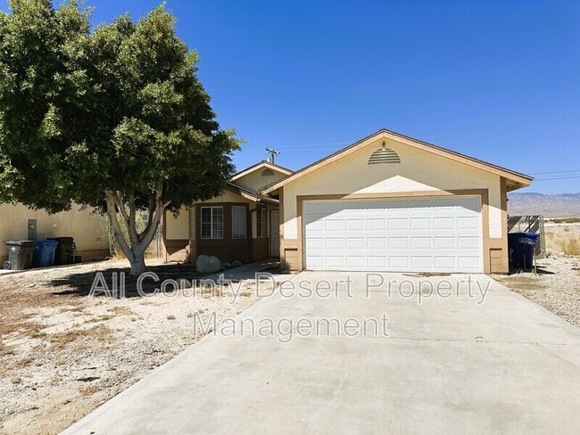 Building Photo - 13595 El Rio Ln