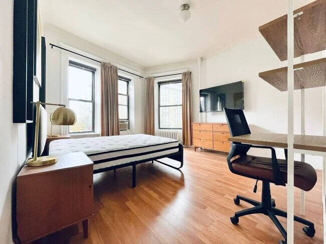 Foto del edificio - Furnished room/NOT APARTMENT