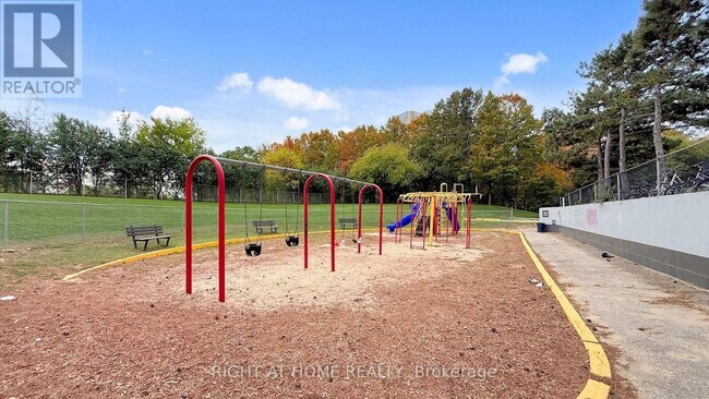 Building Photo - 10 Sunny Glenway