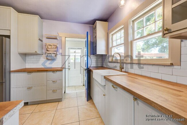 Building Photo - 8057 SE Yamhill St