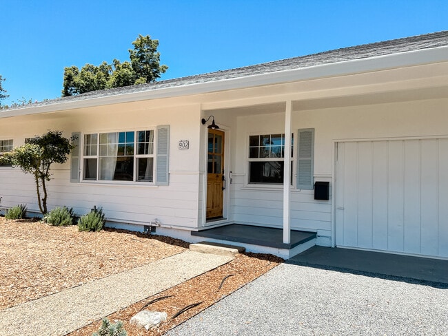 Building Photo - 902 Harold Ln