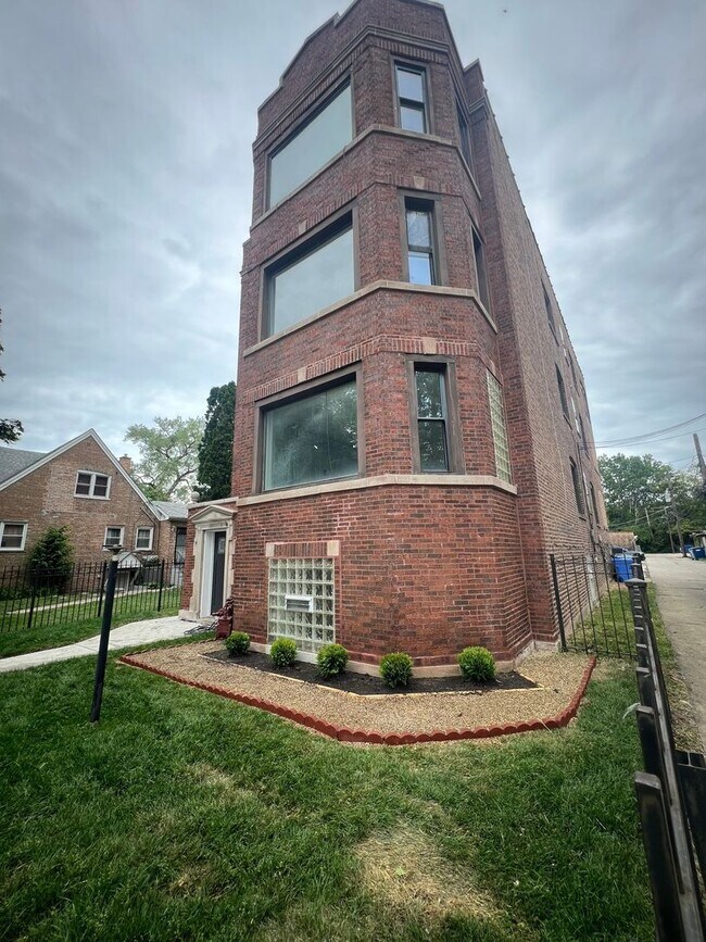 Foto del edificio - 8445 S Ingleside Ave