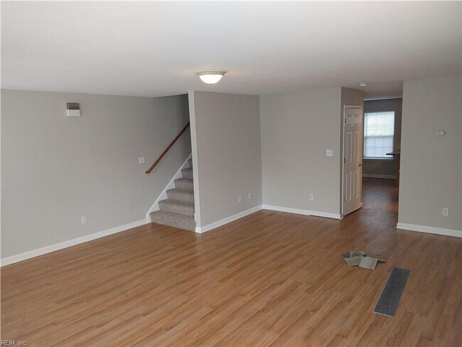 Building Photo - 848 W 38th St