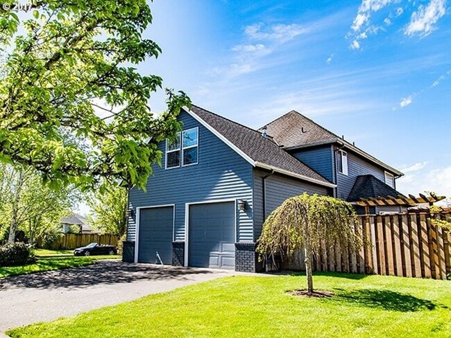 Foto del edificio - 2687 NW Oak Ridge Dr