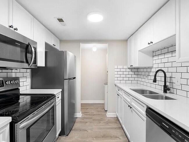 Building Photo - 420 Elysian Fields Rd
