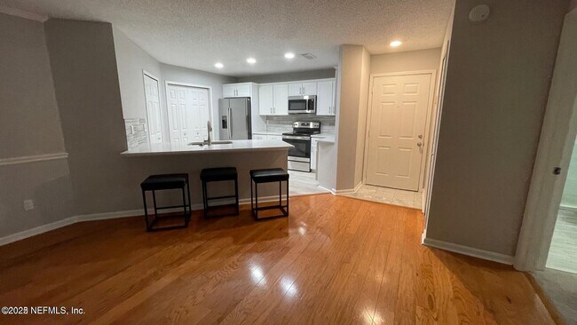 Foto del edificio - 800 Ironwood Dr