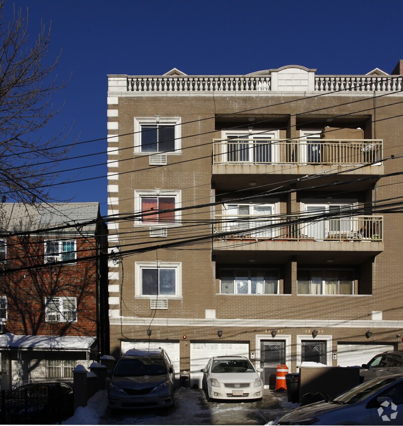 Foto del edificio - 88-27 53rd Ave