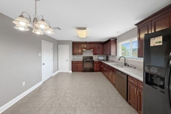 Foto del edificio - 7230 Yorktown Dr