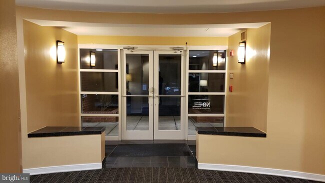 Foto del edificio - 301 S Reynolds St