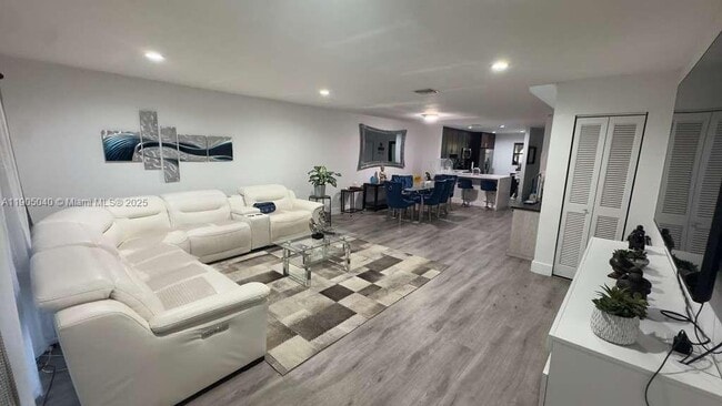 Foto del edificio - 3742 Estepona Ave