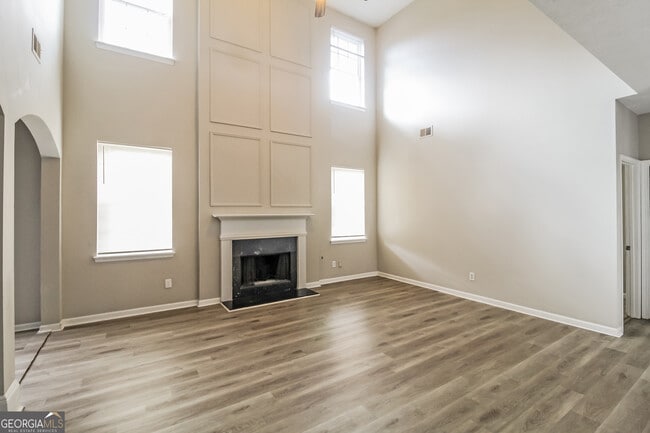 Building Photo - 75 Valley Brook Dr