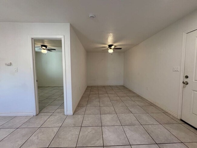 Foto del edificio - Cozy One Bedroom Unit with Modern Upgrades