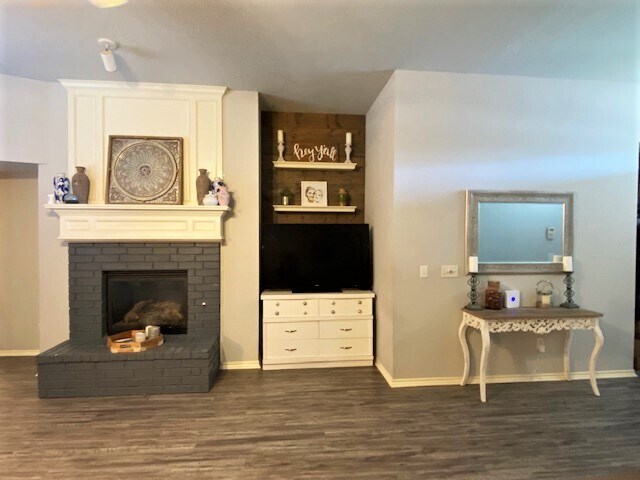 Foto del edificio - 2512 Black Oaks Cir