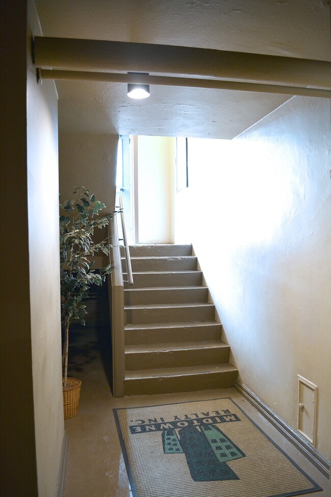 Building Photo - Garrison Flats
