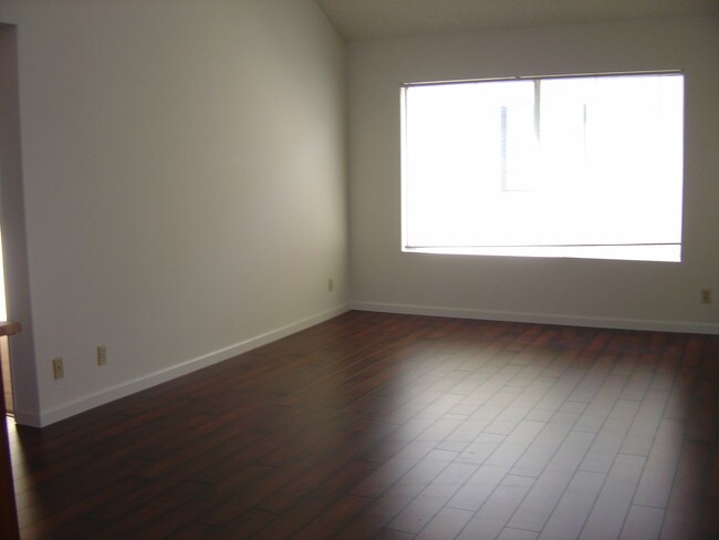Building Photo - 525 N Ardmore Ave
