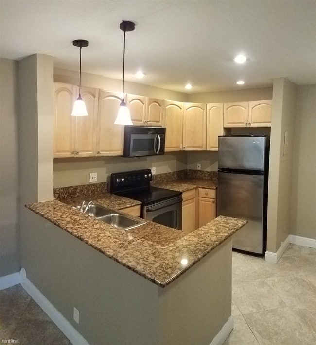 10926 Royal Palm Blvd, Coral Springs, FL 33065 Condo for Rent in