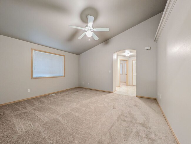 Foto del edificio - Charming 2 bedroom, 1.5 bath with fully fenced backyard and garage!