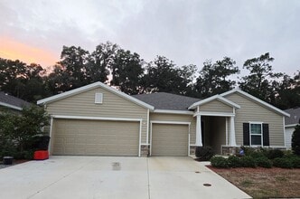 Building Photo - 6008 SW 46th Dr