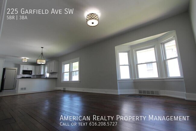 Foto del edificio - 225 Garfield Ave SW