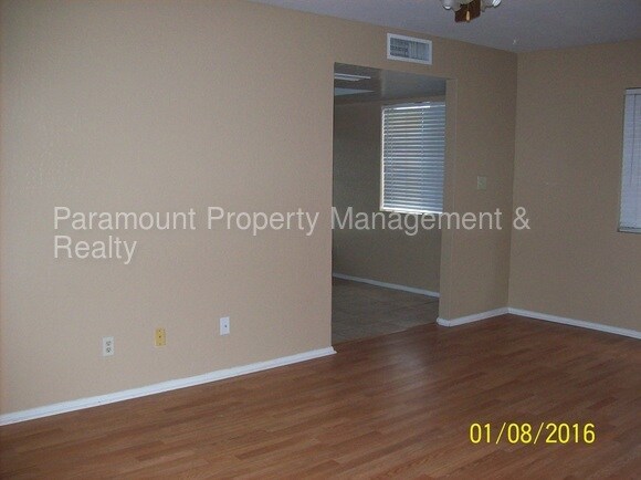Building Photo - 922 N Pueblo Dr