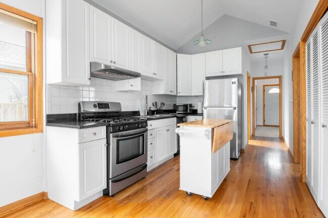 Foto del edificio - 1359 W Hubbard St