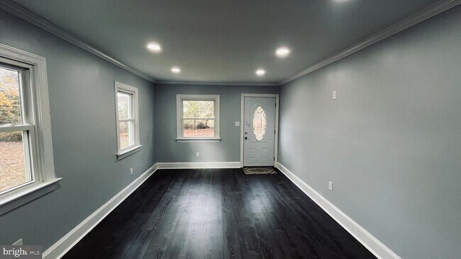 Building Photo - 10 Curtis Estates