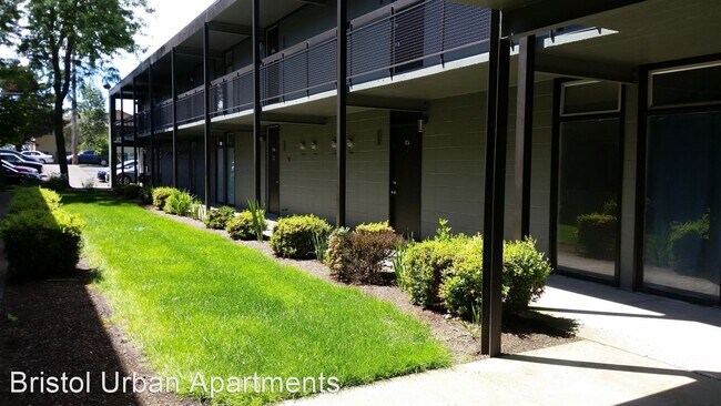 Building Photo - 4916 SW 56th Ave