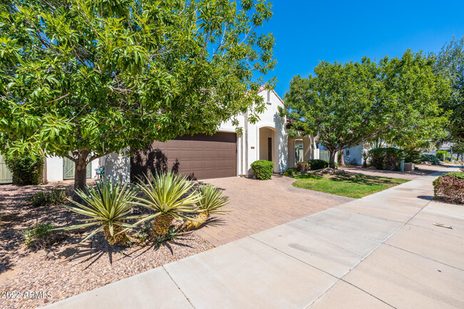 Foto del edificio - 734 W Juniper Ln