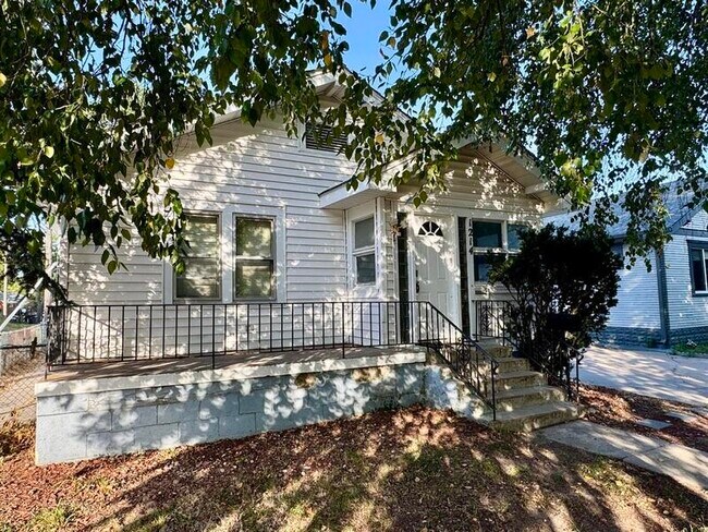 Foto del edificio - 1214 N Lincoln Ave