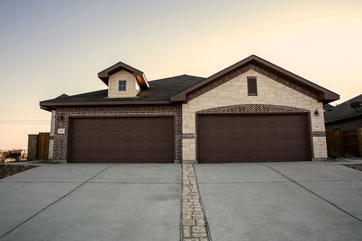Building Photo - LUXURY TOWNHOME LOCATED IN PECAN PARK, BAS...