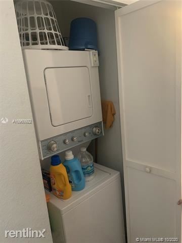 Building Photo - 1 br, 1 bath Duplex - 309 E 17th St # 309