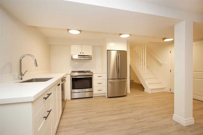 Building Photo - Bright & Inviting Modern Apartment (2 Bed,...