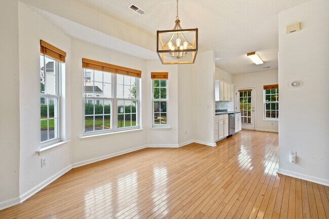 Foto del edificio - 3 bed 2.5 bath Townhome at Southpoint