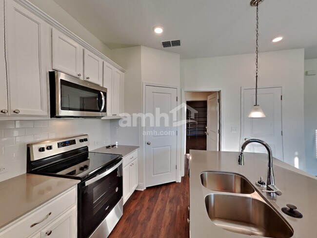 Building Photo - 22500 Bellini Cir