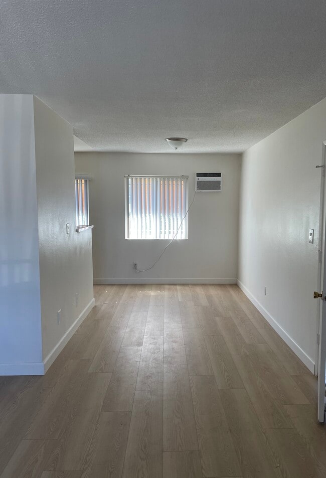 Dining Area - 1582 E Davidson St